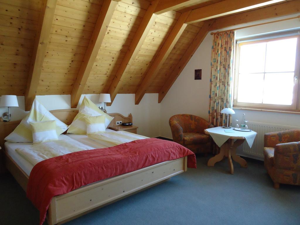 Berghotel Schiller Schonach im Schwarzwald Kamer foto