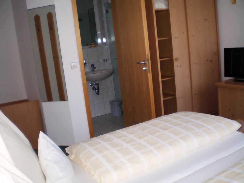 Berghotel Schiller Schonach im Schwarzwald Kamer foto